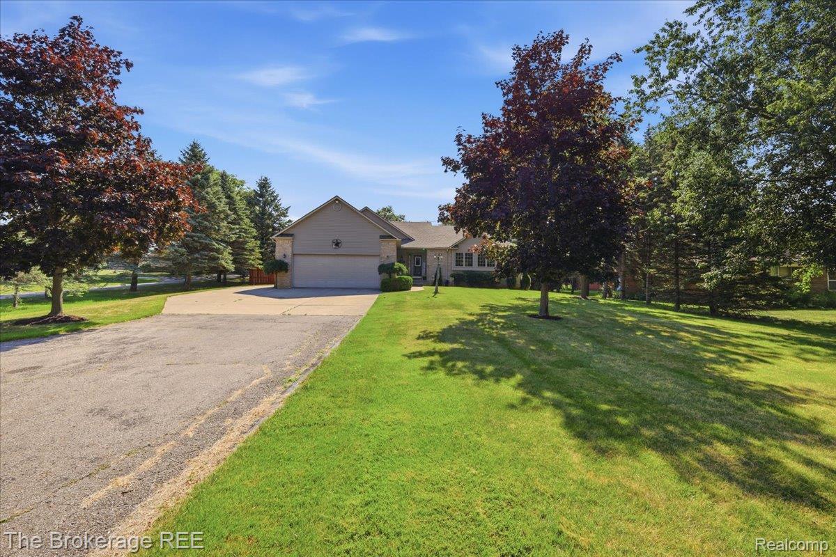 6057 Center Road