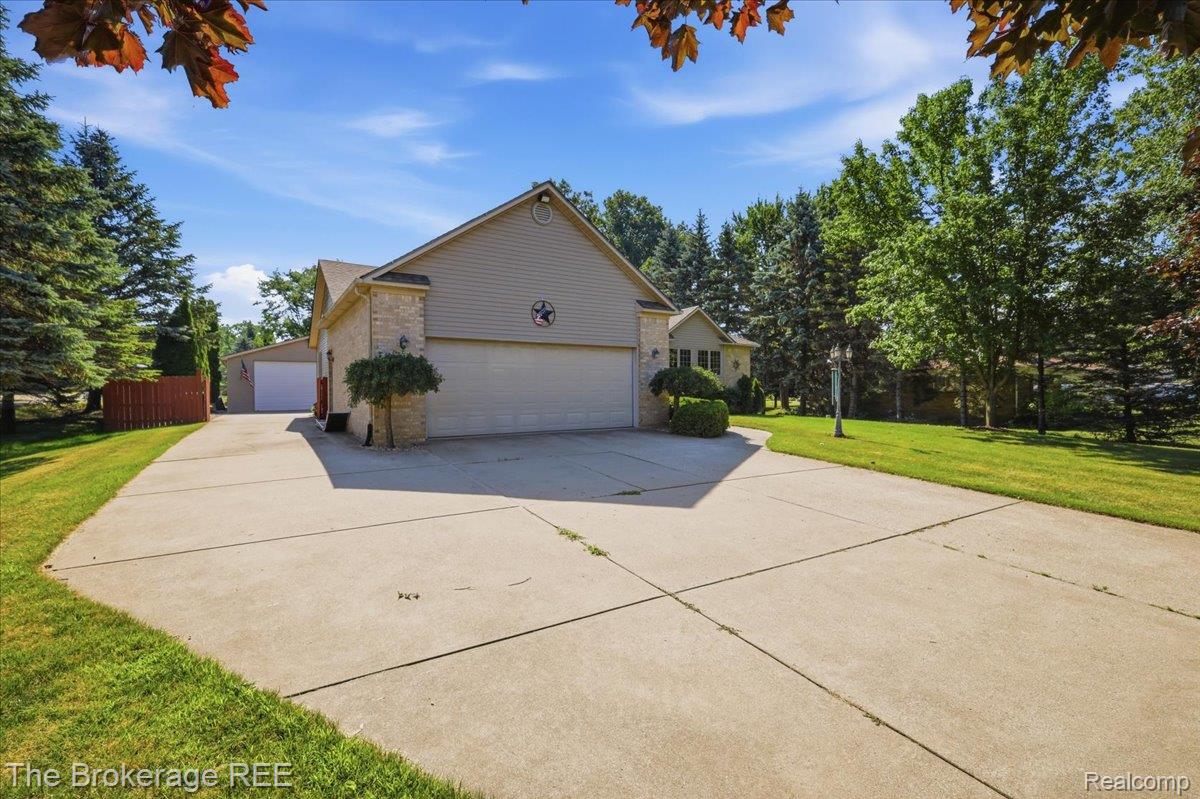 6057 Center Road
