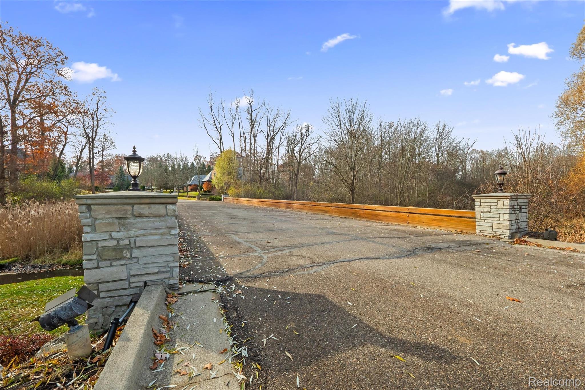 556 Barrington Court