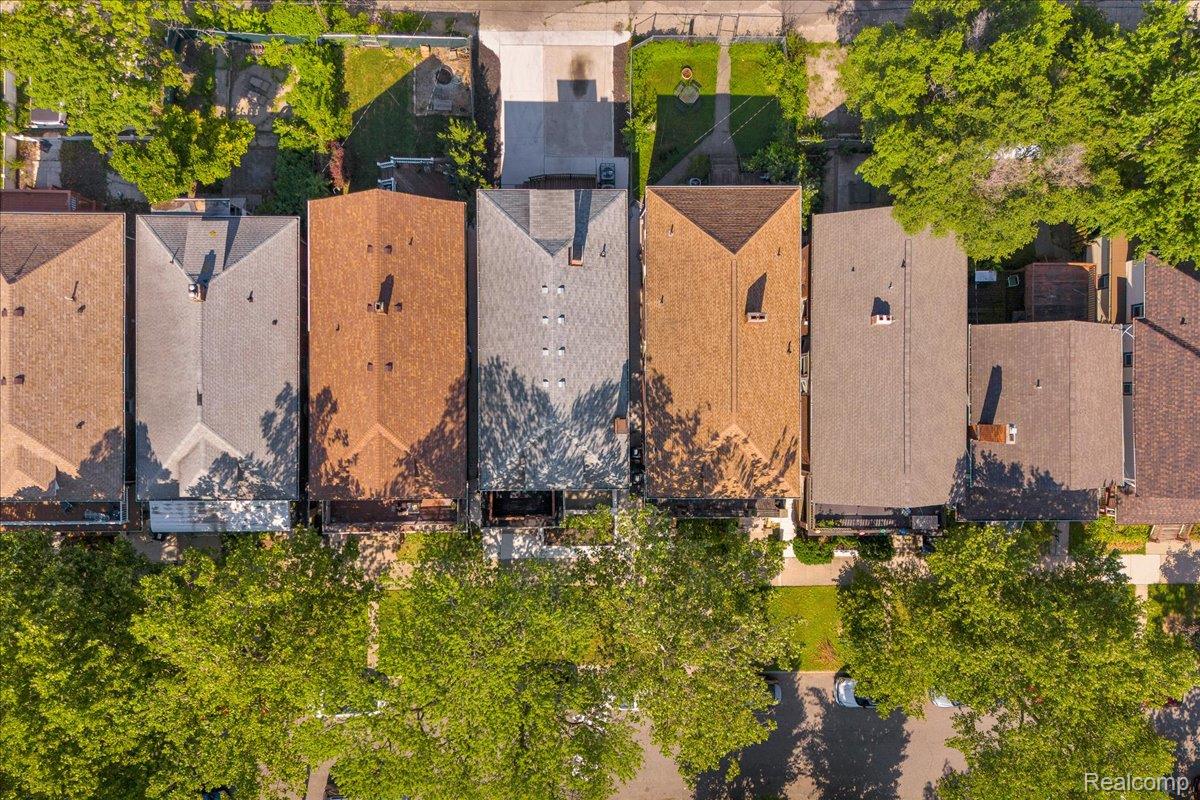 Detroit City, Michigan 48208, United States, 6 Bedrooms Bedrooms, ,2 BathroomsBathrooms,Residential,Active,186422