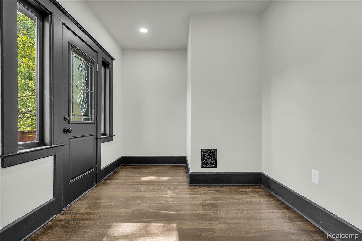 Detroit City, Michigan 48208, United States, 6 Bedrooms Bedrooms, ,2 BathroomsBathrooms,Residential,Active,186422