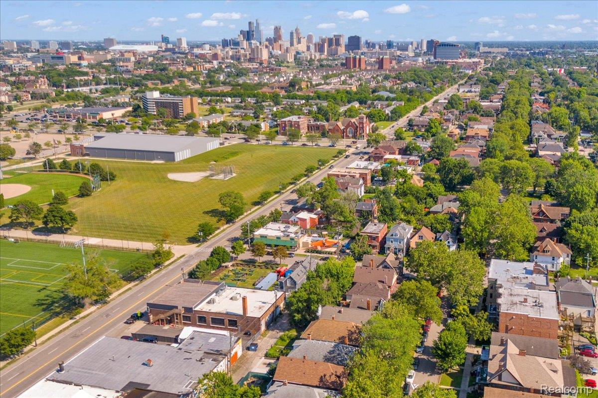 Detroit City, Michigan 48208, United States, 6 Bedrooms Bedrooms, ,2 BathroomsBathrooms,Residential,Active,186422