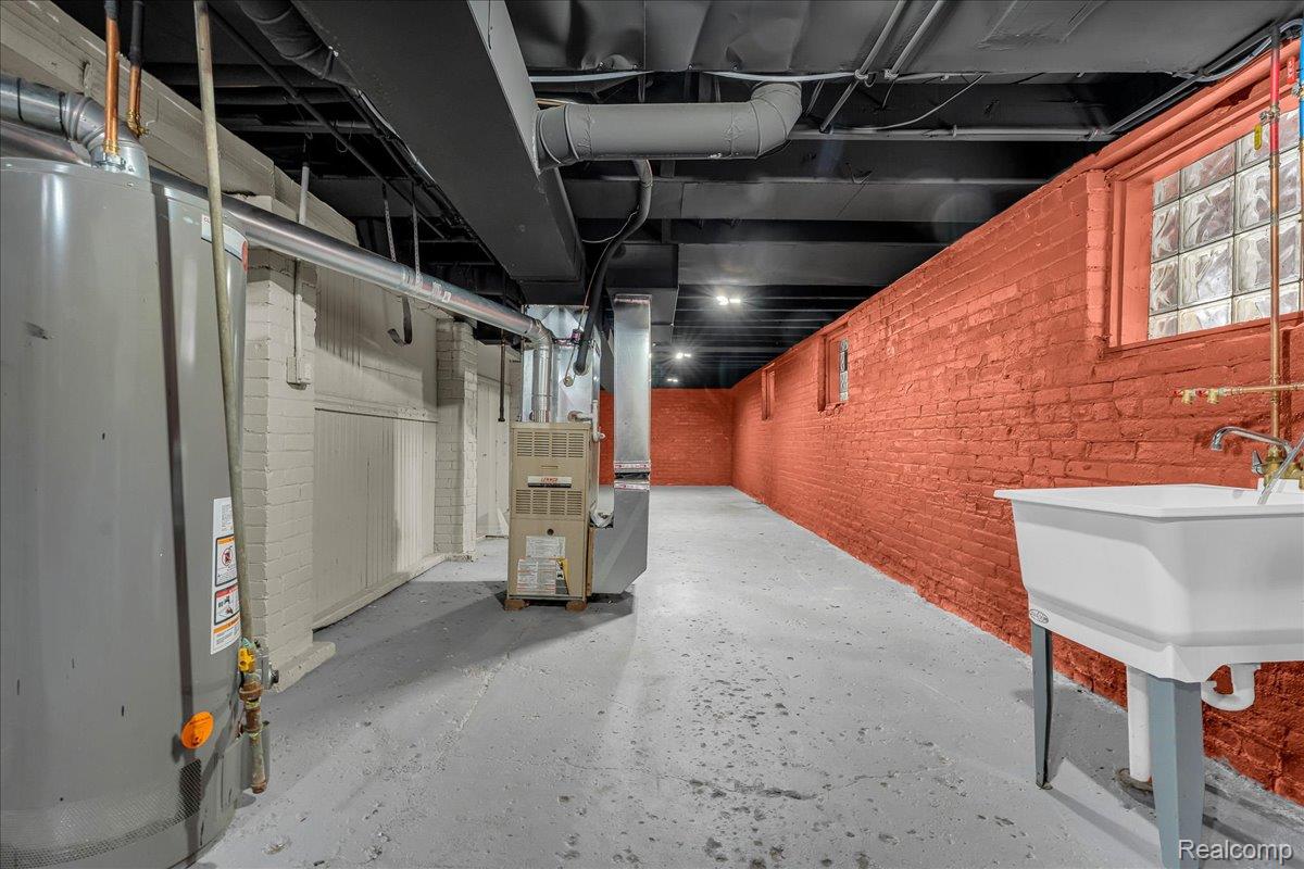 Detroit City, Michigan 48208, United States, 6 Bedrooms Bedrooms, ,2 BathroomsBathrooms,Residential,Active,186422