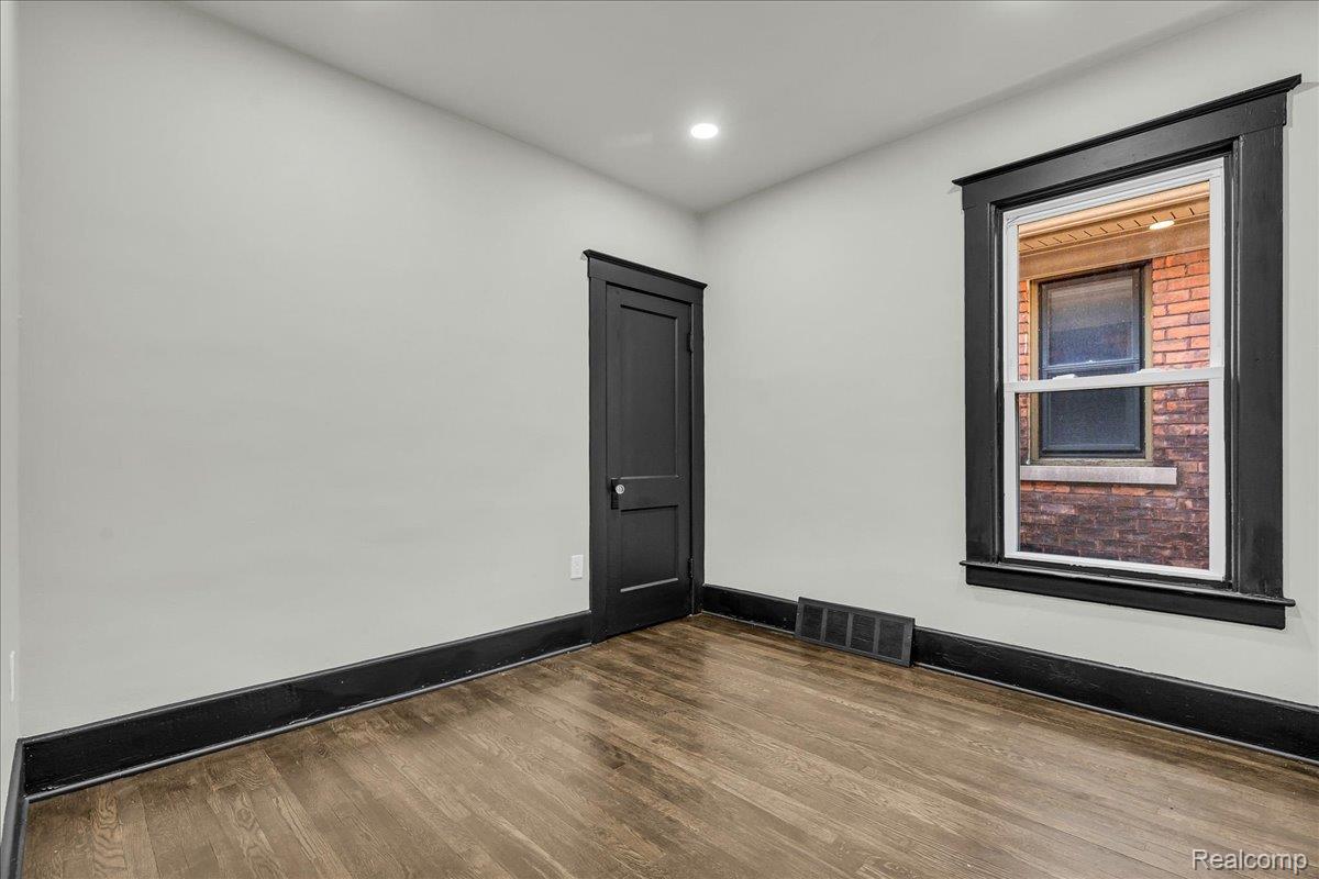 Detroit City, Michigan 48208, United States, 6 Bedrooms Bedrooms, ,2 BathroomsBathrooms,Residential,Active,186422