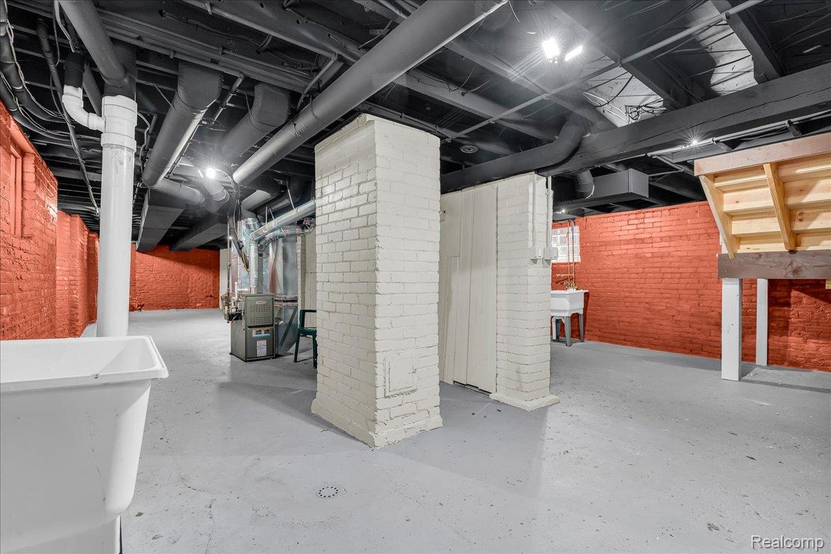 Detroit City, Michigan 48208, United States, 6 Bedrooms Bedrooms, ,2 BathroomsBathrooms,Residential,Active,186422