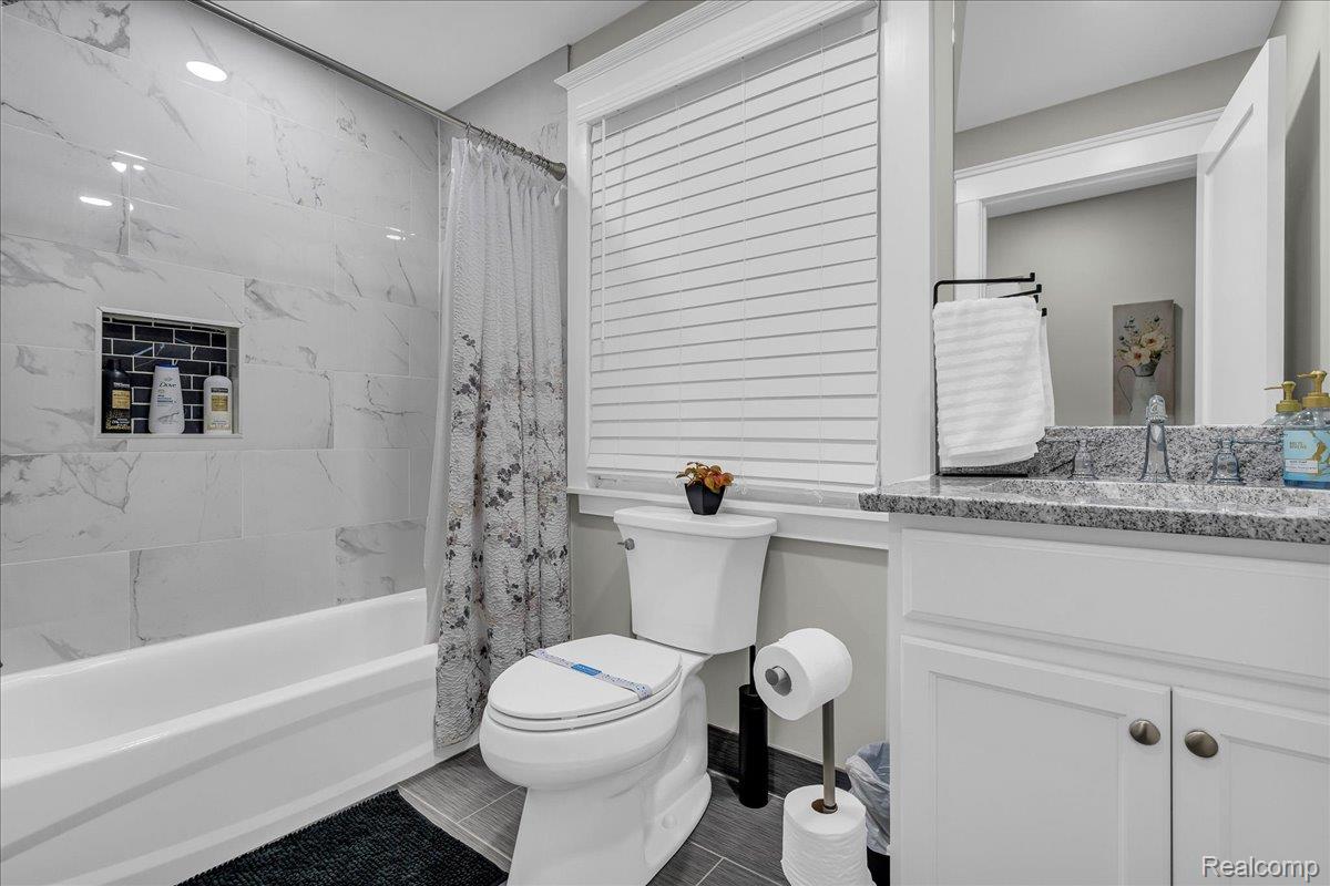 Detroit City, Michigan 48208, United States, 6 Bedrooms Bedrooms, ,2 BathroomsBathrooms,Residential,Active,186422