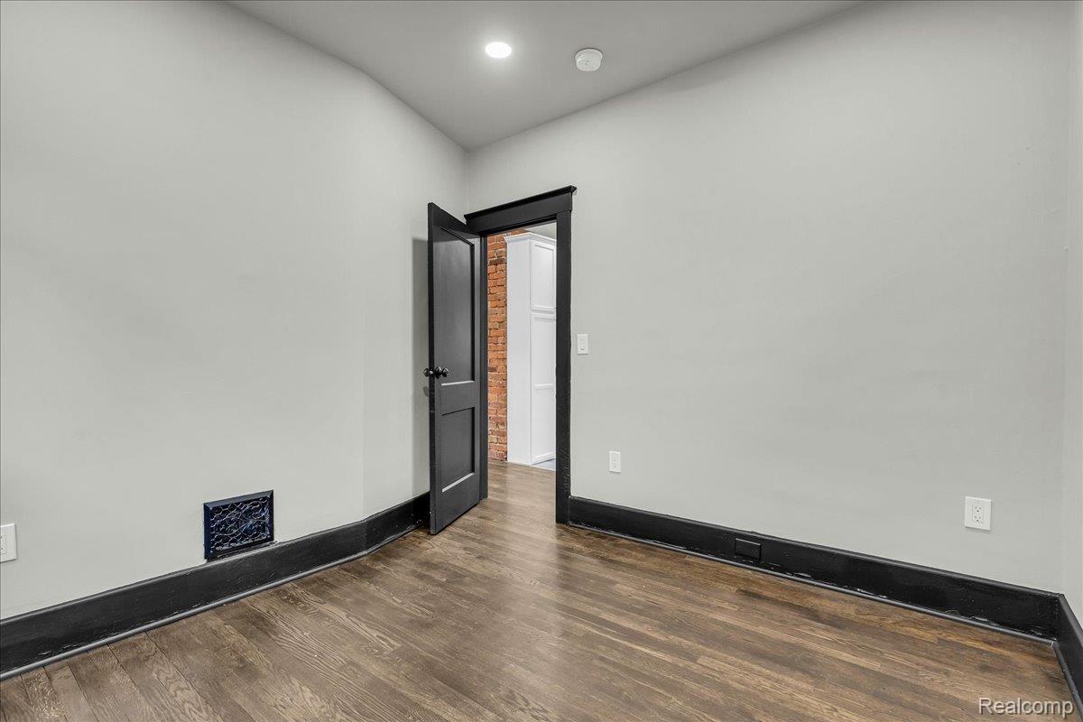 Detroit City, Michigan 48208, United States, 6 Bedrooms Bedrooms, ,2 BathroomsBathrooms,Residential,Active,186422