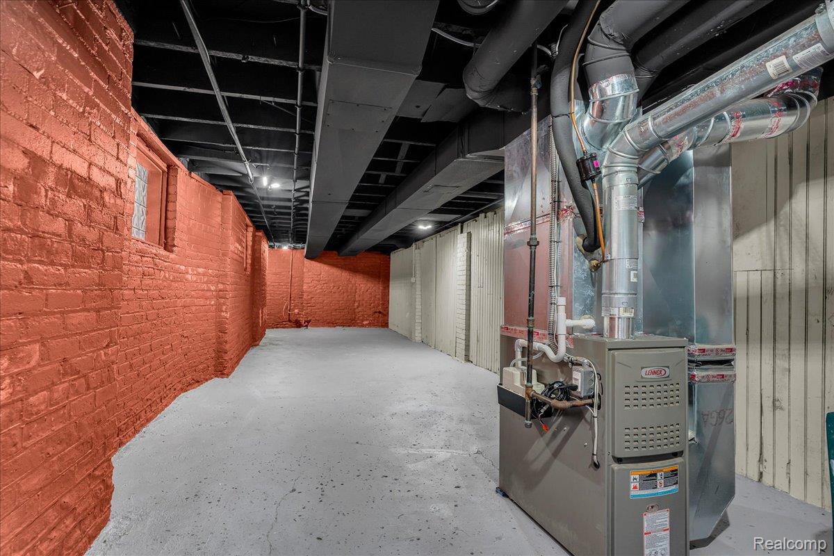 Detroit City, Michigan 48208, United States, 6 Bedrooms Bedrooms, ,2 BathroomsBathrooms,Residential,Active,186422