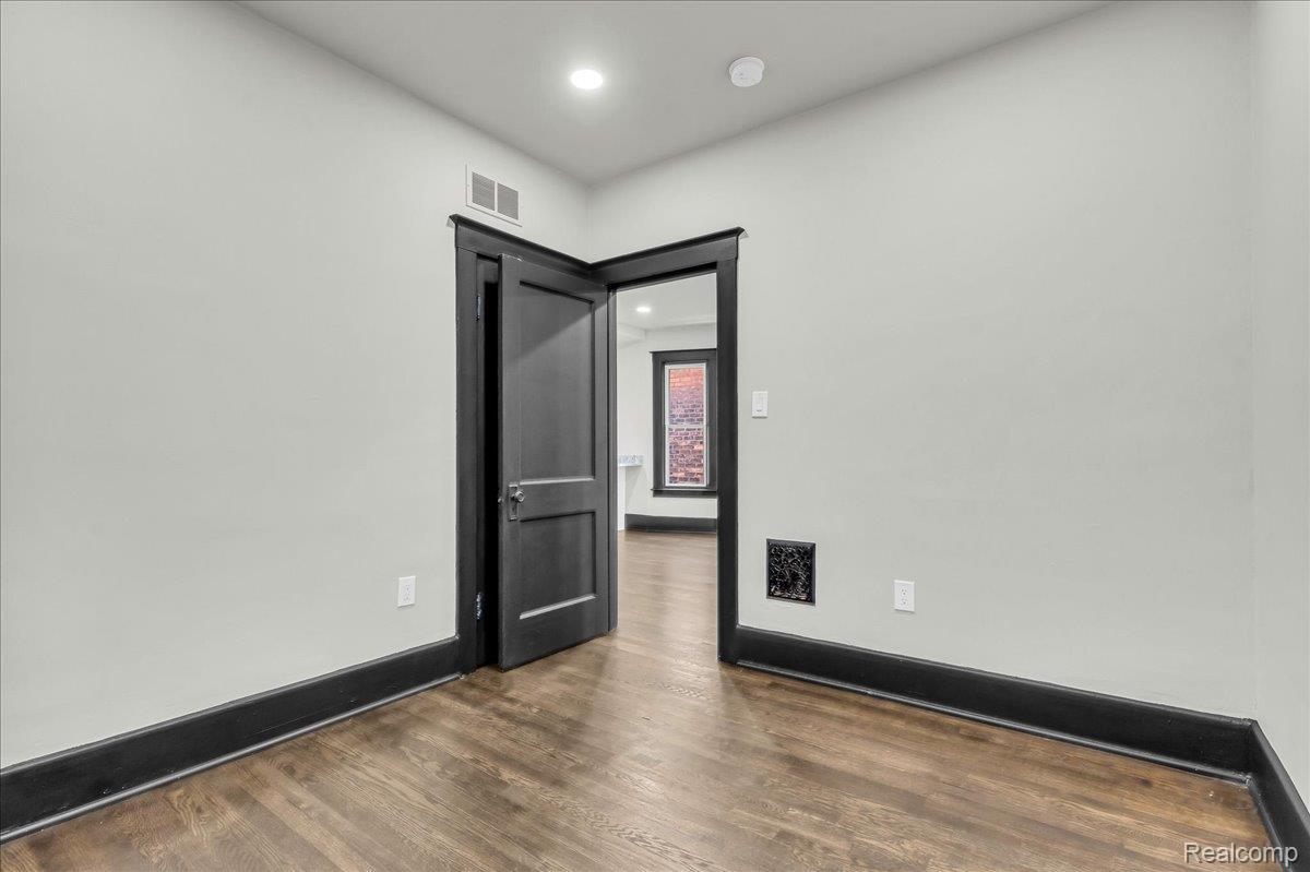 Detroit City, Michigan 48208, United States, 6 Bedrooms Bedrooms, ,2 BathroomsBathrooms,Residential,Active,186422