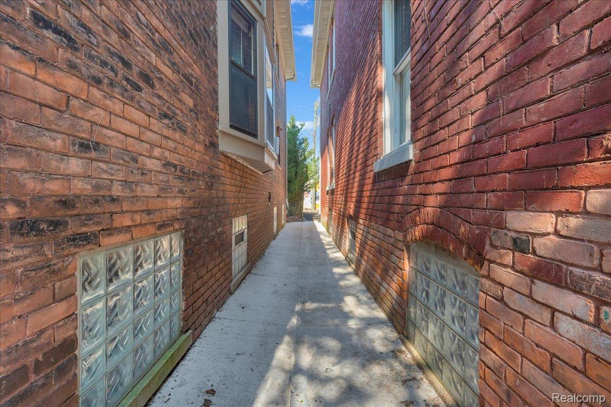 Detroit City, Michigan 48208, United States, 6 Bedrooms Bedrooms, ,2 BathroomsBathrooms,Residential,Active,186422