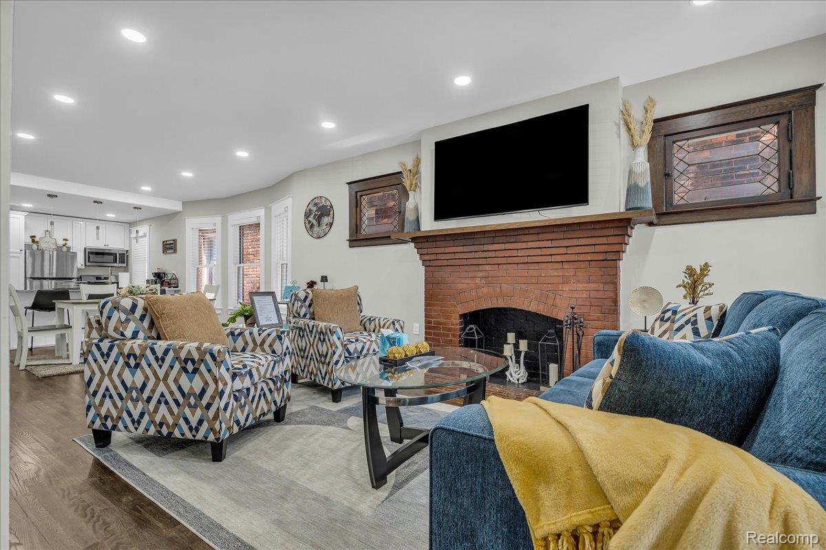 Detroit City, Michigan 48208, United States, 6 Bedrooms Bedrooms, ,2 BathroomsBathrooms,Residential,Active,186422