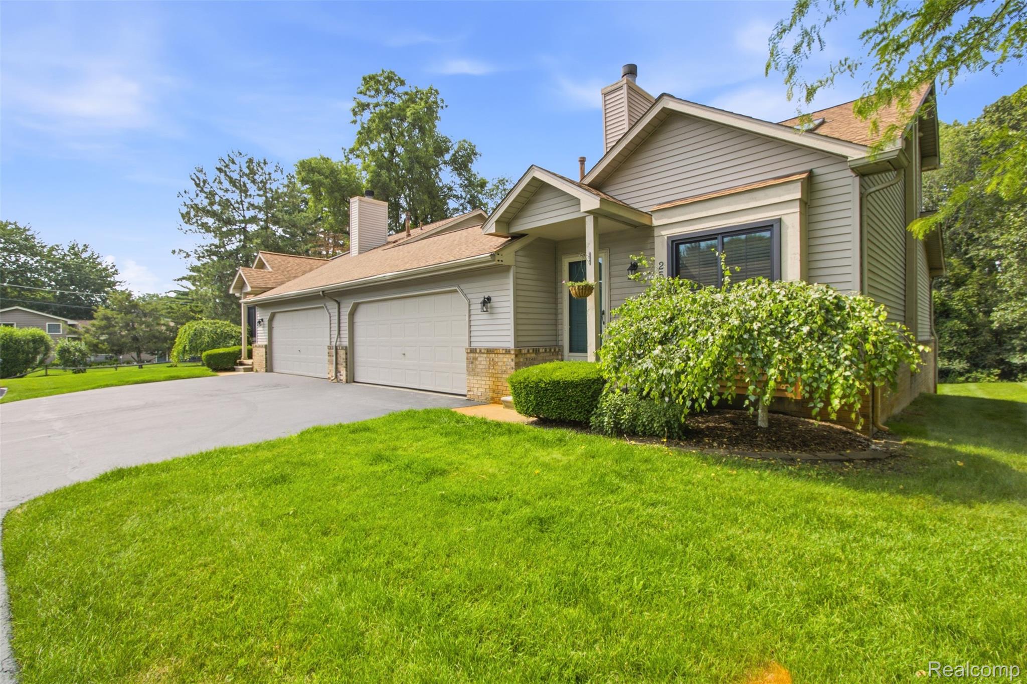 2585 South Commerce Road