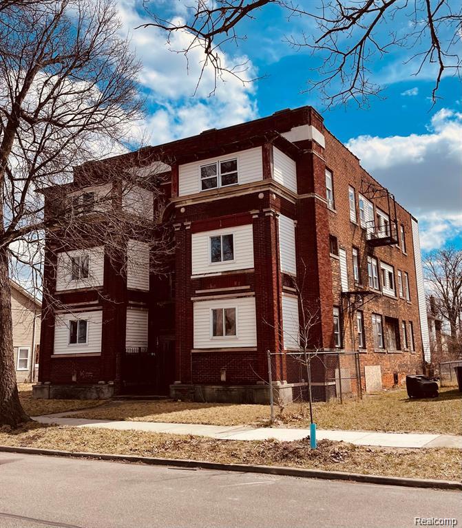 Detroit City, Michigan 48202, United States, 15 Bedrooms Bedrooms, ,12 BathroomsBathrooms,Residential,Pending,231749