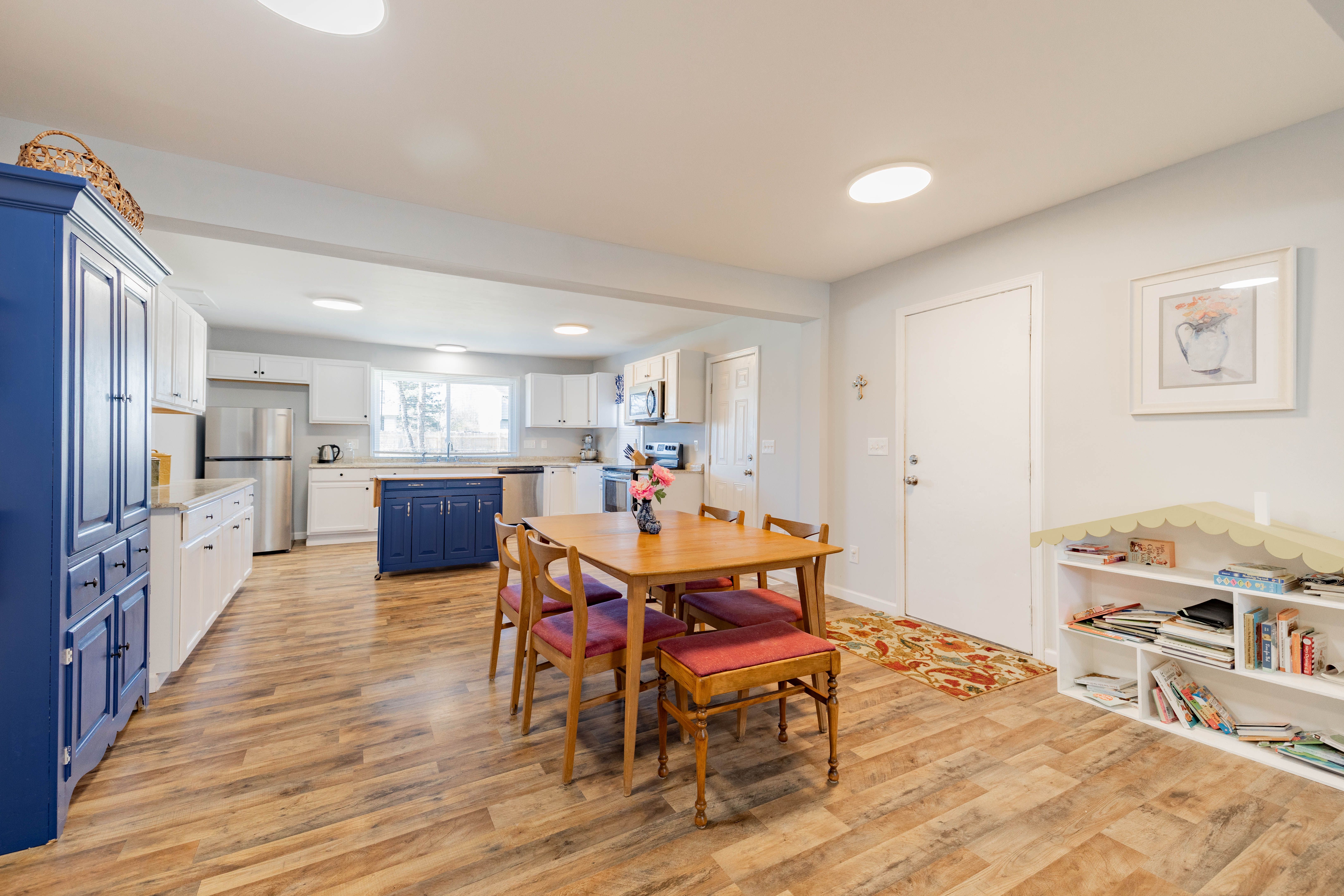 1241 RAMBLING Road