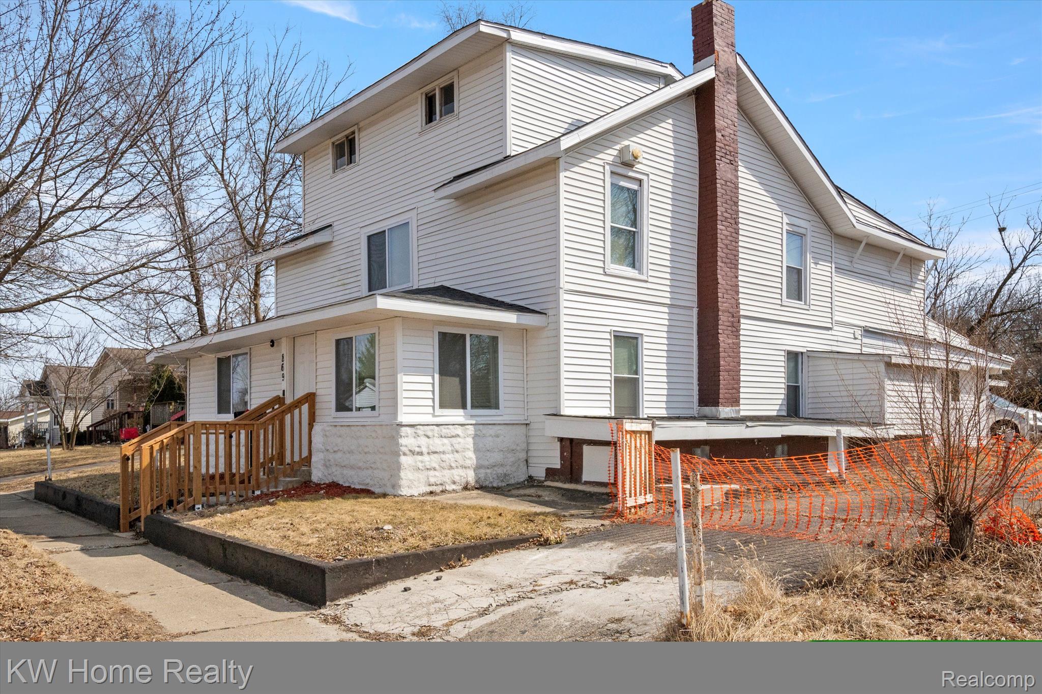 869 MONROE Street