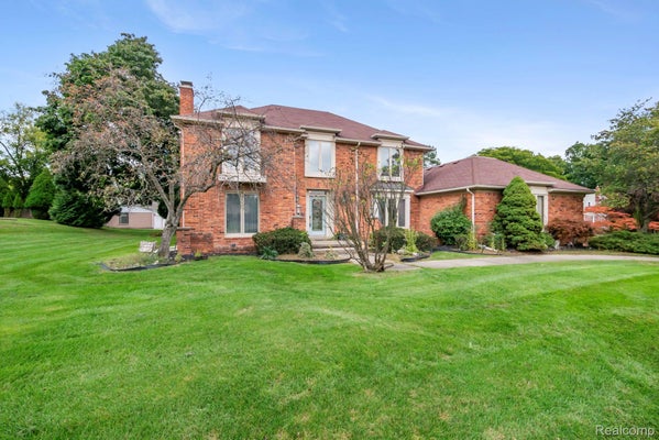 5460 WALNUT KNOLL CT, WEST BLOOMFIELD, MI 48323 - Image 0de74ffebed01e6690c093a7337eb7b8/338278613