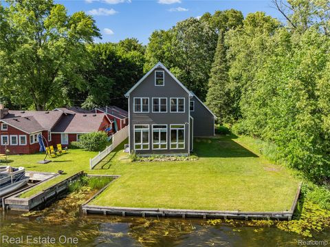 9404 MCGREGOR Road Webster Township MI 48169