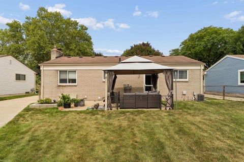 Tiny photo for 8644 Essen Dr, Sterling Heights City, MI 48314 (MLS # 58050219298)