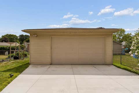Tiny photo for 8644 Essen Dr, Sterling Heights City, MI 48314 (MLS # 58050219298)