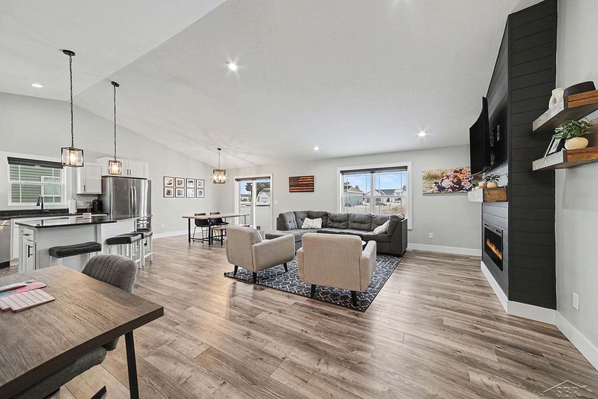 5840 Cotton Top Crest