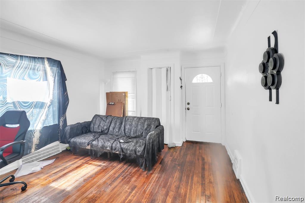 18668 Warwick Street