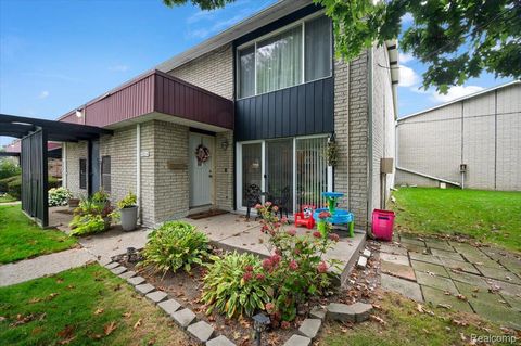 8323 Karam Boulevard 4 Warren City MI 48093