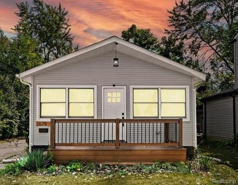 2679 Columbia Road Berkley City MI 48072