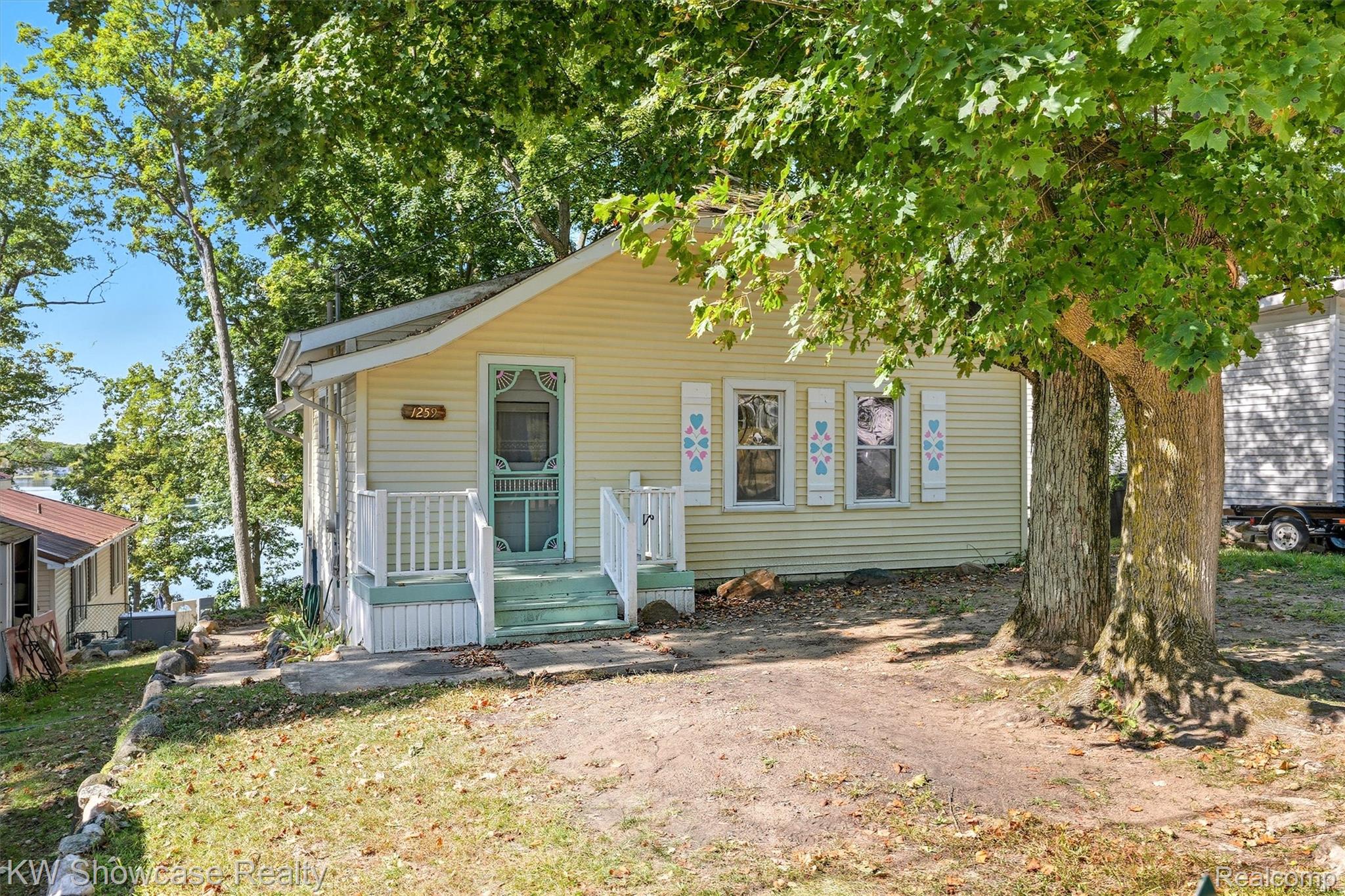 1259 Lakeshore Drive