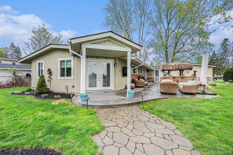 2159 HELMSFORD Drive Wolverine Lake Village MI 48390
