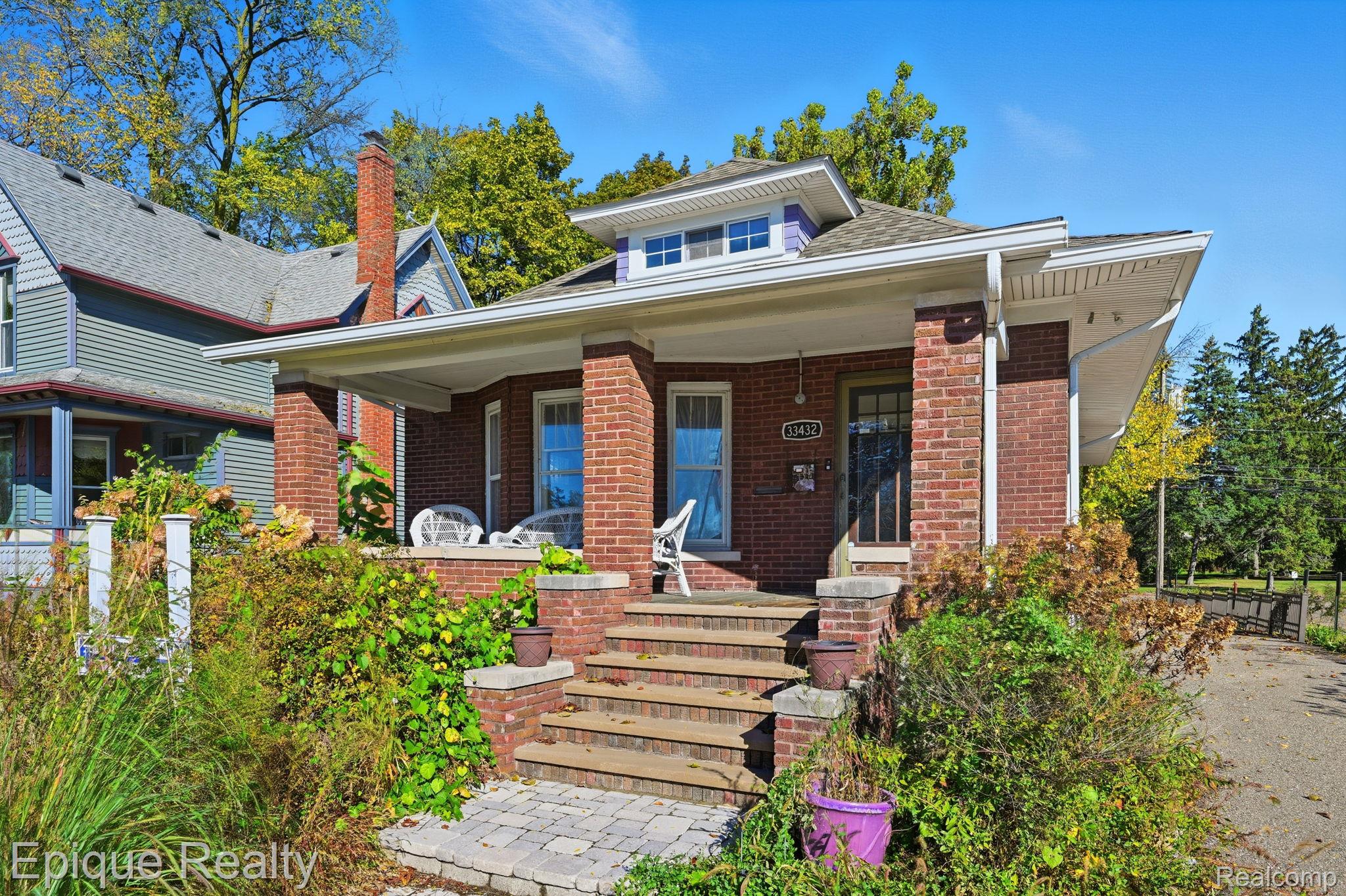 33432 Oakland Street