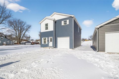 7511 Packard Avenue Warren City MI 48091