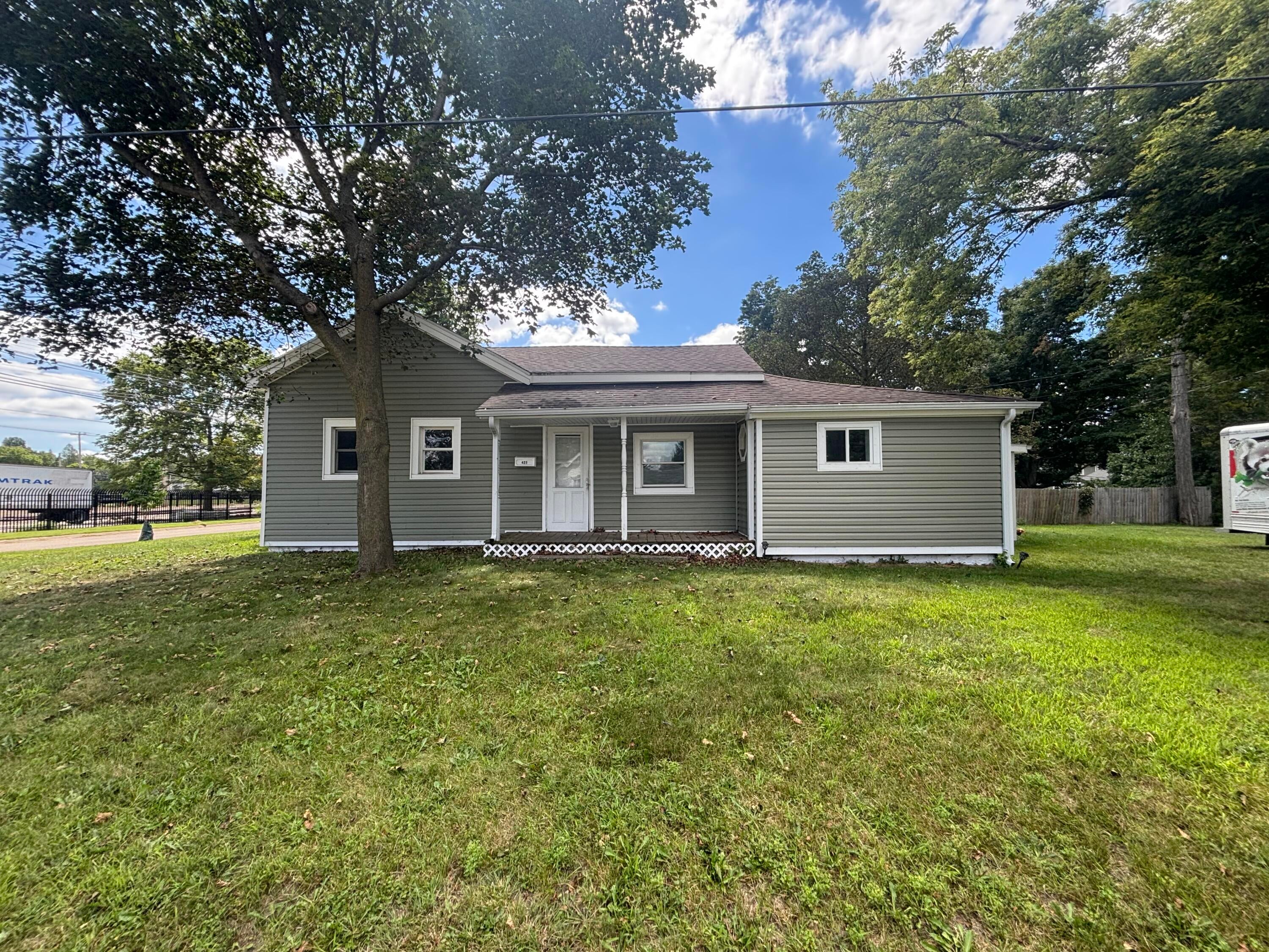 421 W Railroad Street