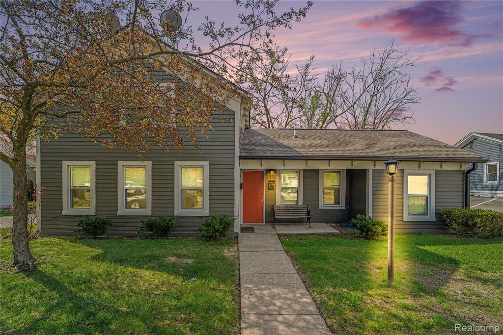 Photo of 12 E Church Street, Clarkston City, MI 48346 (MLS # 20261025391)