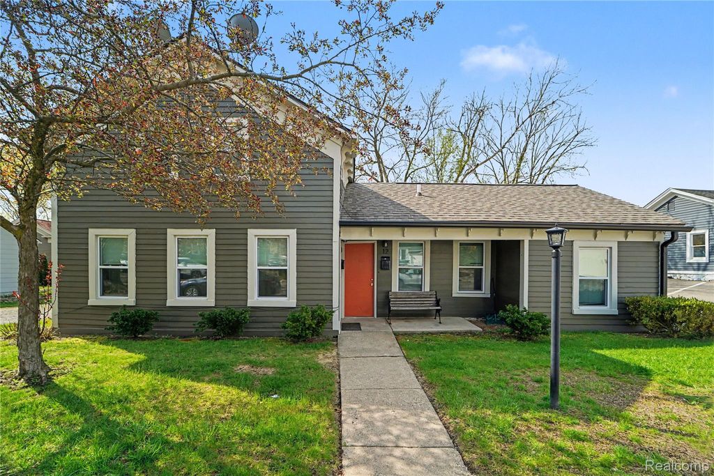 Photo of 12 E Church Street, Clarkston City, MI 48346 (MLS # 20261025391)