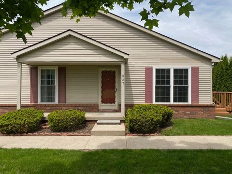 827 OAKWOOD Drive Howell City MI 48843