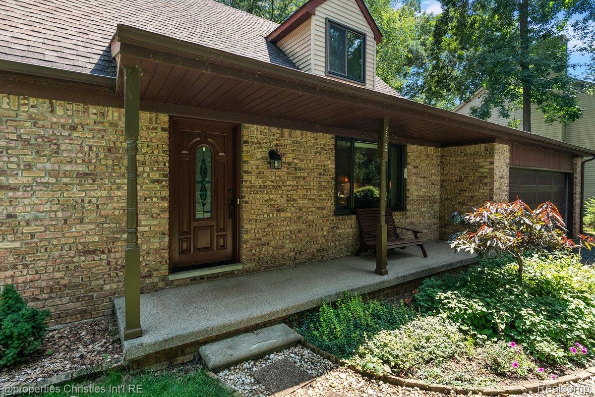 2325 Horace Street