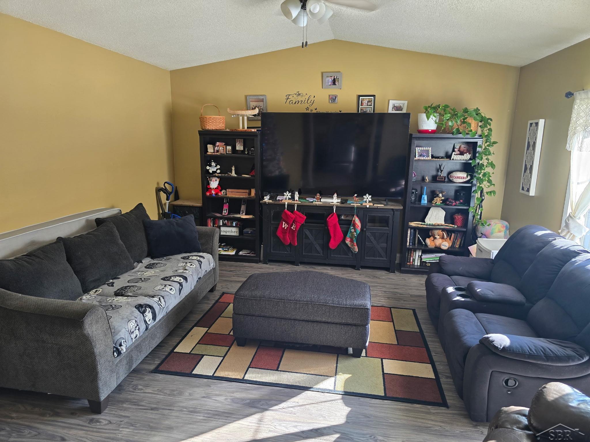 1946 N Mackenzie Lane