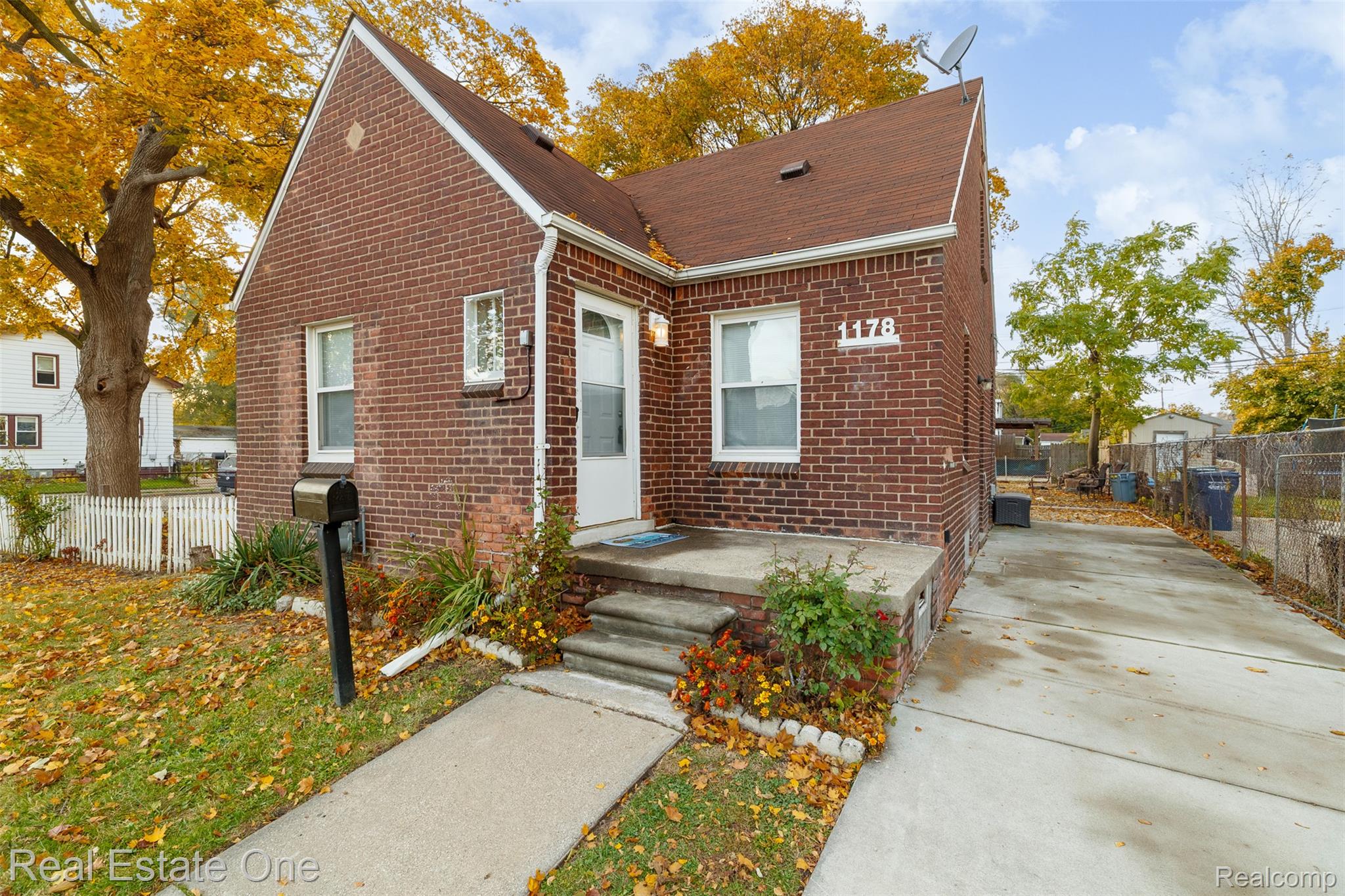 1178 Fort Park Boulevard