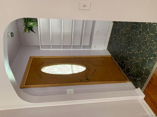 320 W McClellan Street