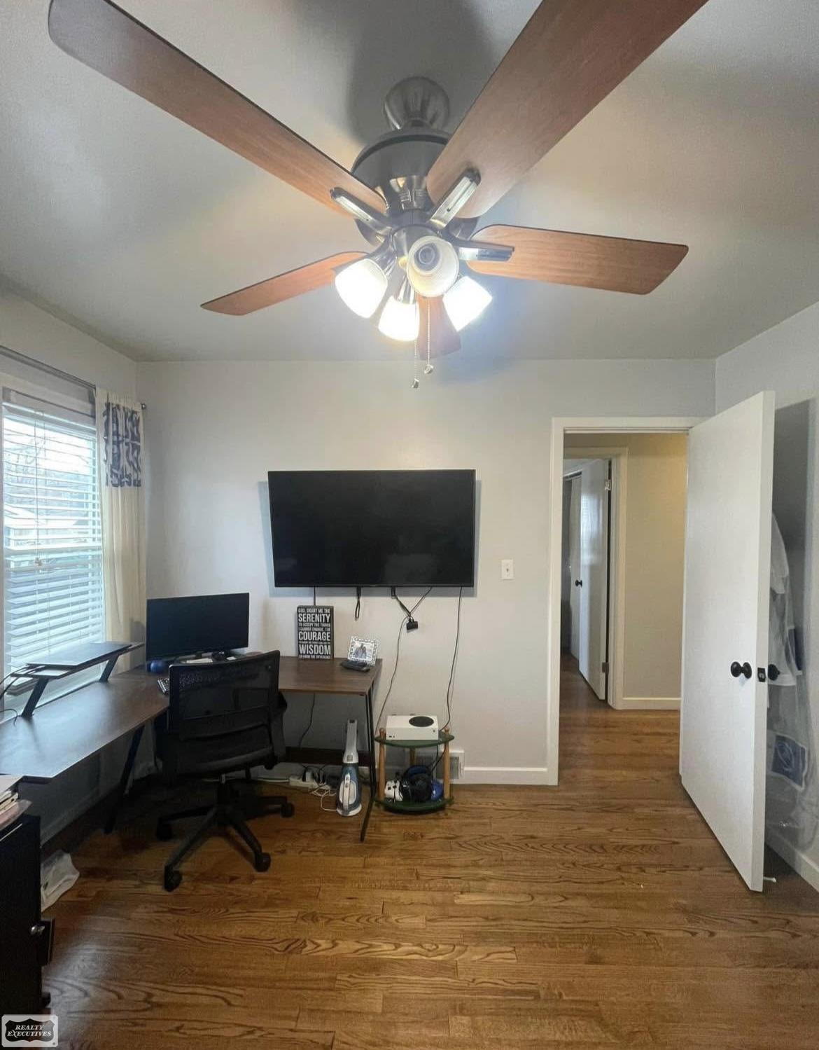 635 S REMBRANDT Avenue