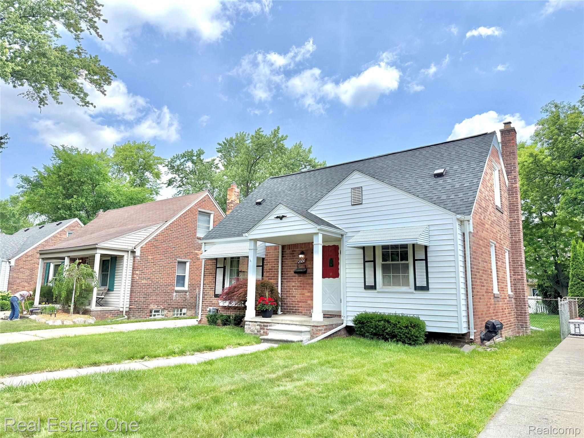 2500 N Wilson Avenue