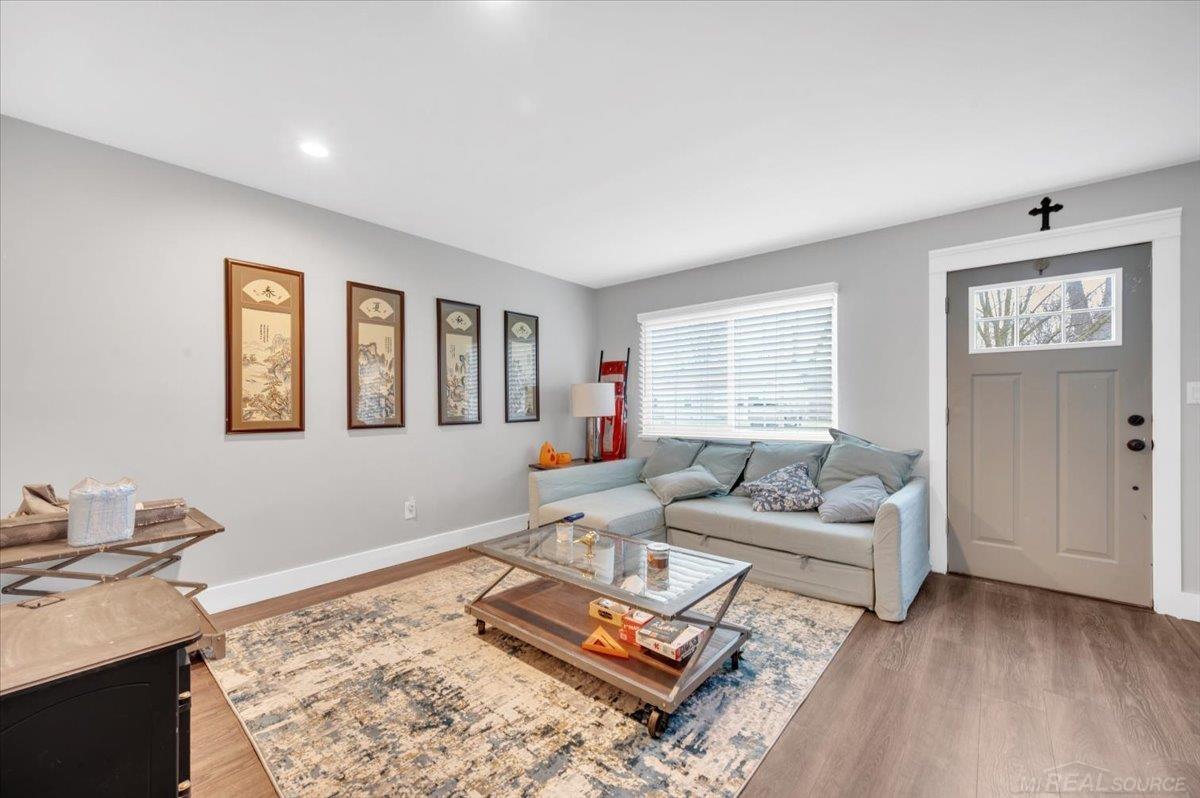 1561 Moorhouse Street