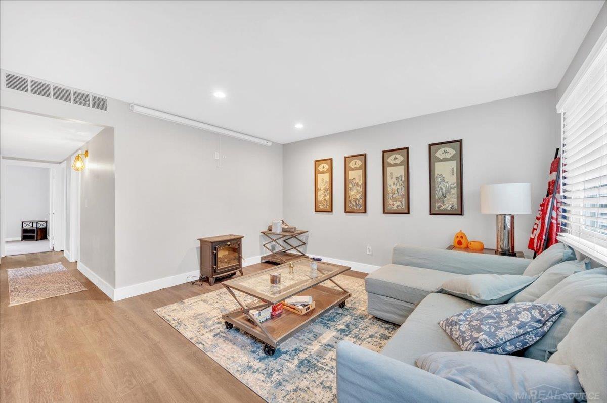 1561 Moorhouse Street