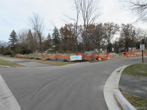 21751 W Nine Mile Southfield City MI 48075