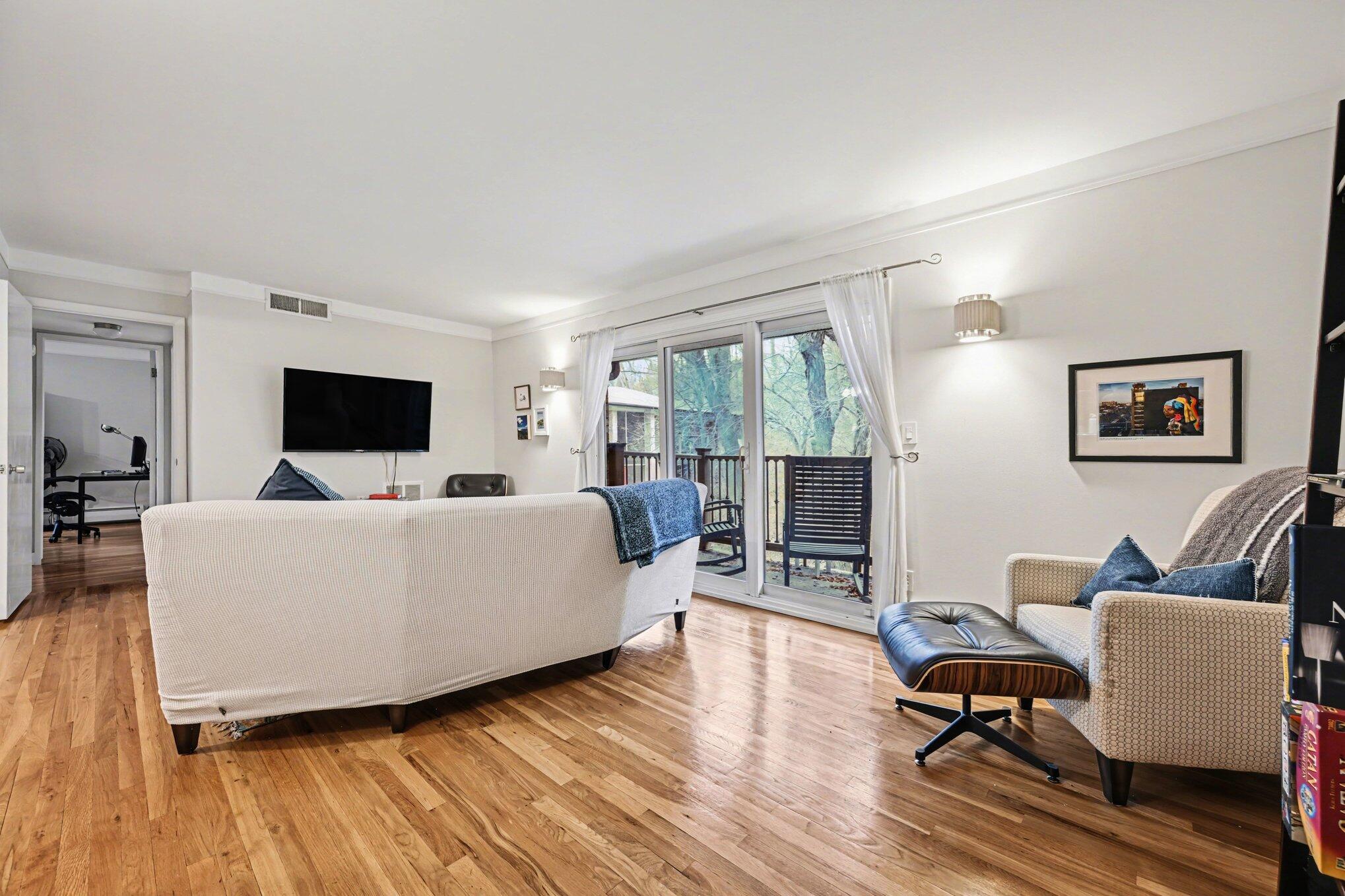 1245 Island Drive 202
