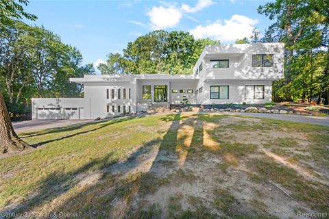 31685 Franklin Fairway Street Farmington City MI 48334