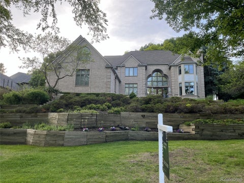 Photo of 1721 Archers Pointe, Rochester Hills City, MI 48306 (MLS # 20261059521)