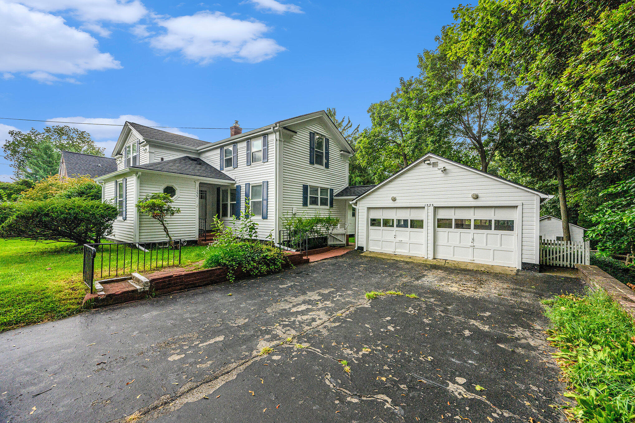 Kalamazoo City, Michigan 49008, United States, 4 Bedrooms Bedrooms, ,3 BathroomsBathrooms,Residential,Active,200280