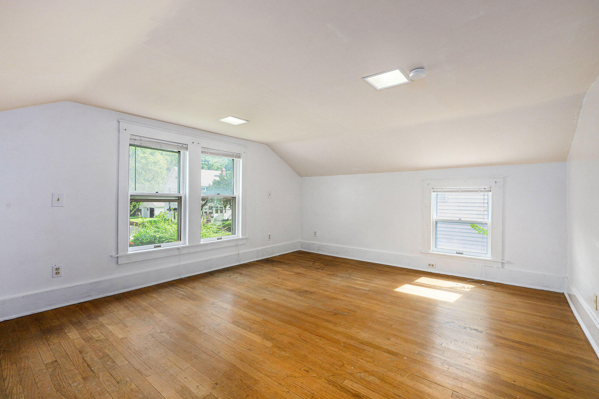 Kalamazoo City, Michigan 49008, United States, 4 Bedrooms Bedrooms, ,3 BathroomsBathrooms,Residential,Active,200280