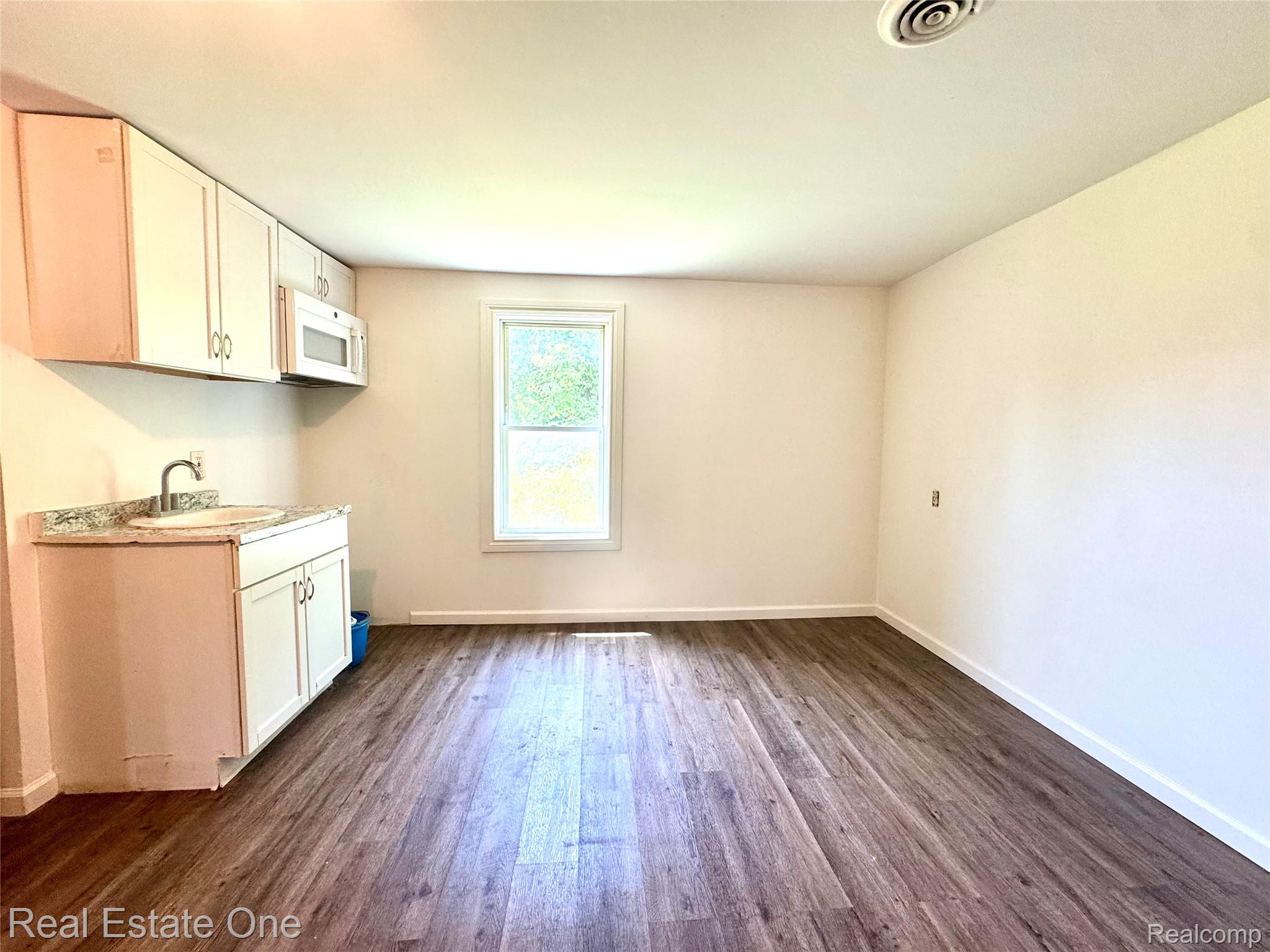 507 Lakeville Road 7